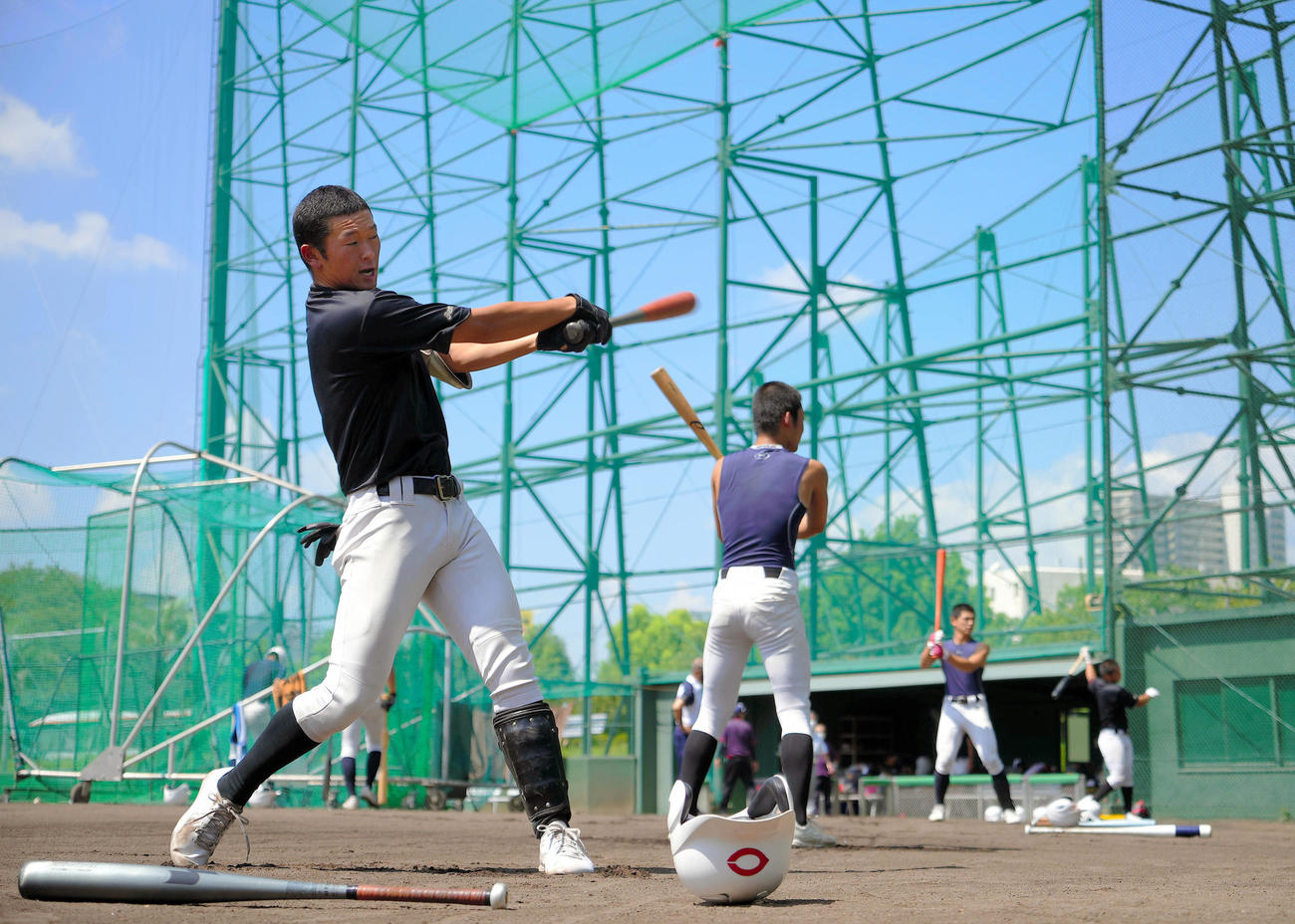準決勝に備え、練習する智弁学園の選手たち（代表撮影）