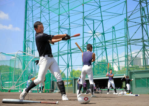 甲子園】決勝で「智弁対決」あるかも ユニも修学旅行先も同じ兄弟校