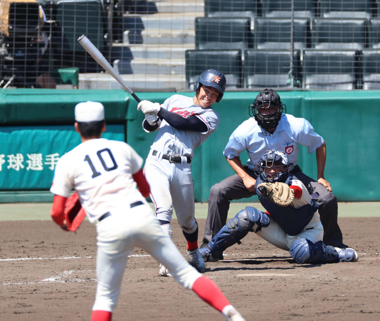 智弁学園対京都国際　5回裏京都国際1死三塁、金田の中犠飛で1点を返す（撮影・清水貴仁）