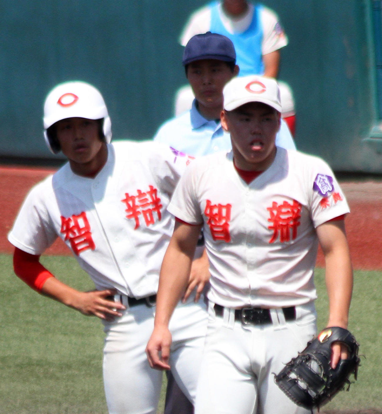 智弁和歌山・細川（左）と智弁学園・吉村。「智辯」の字体に違いが見られる（撮影・柏原誠）