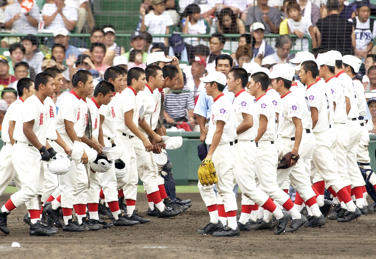 02年夏の甲子園3回戦で対戦し智弁学園（左）を破った智弁和歌山
