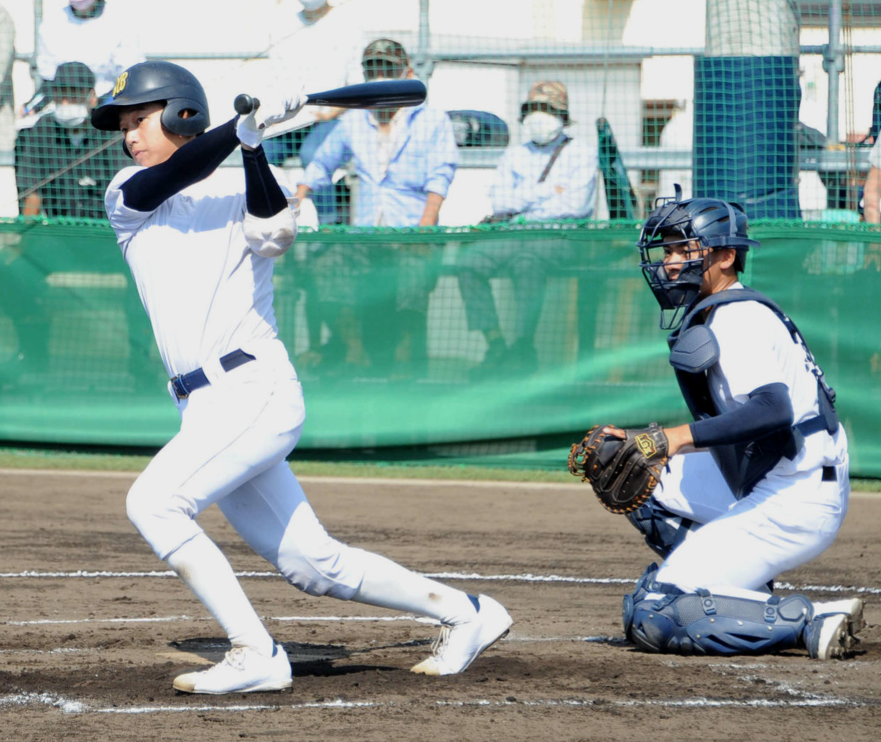 1回裏、左翼線に適時二塁打を放った竹野
