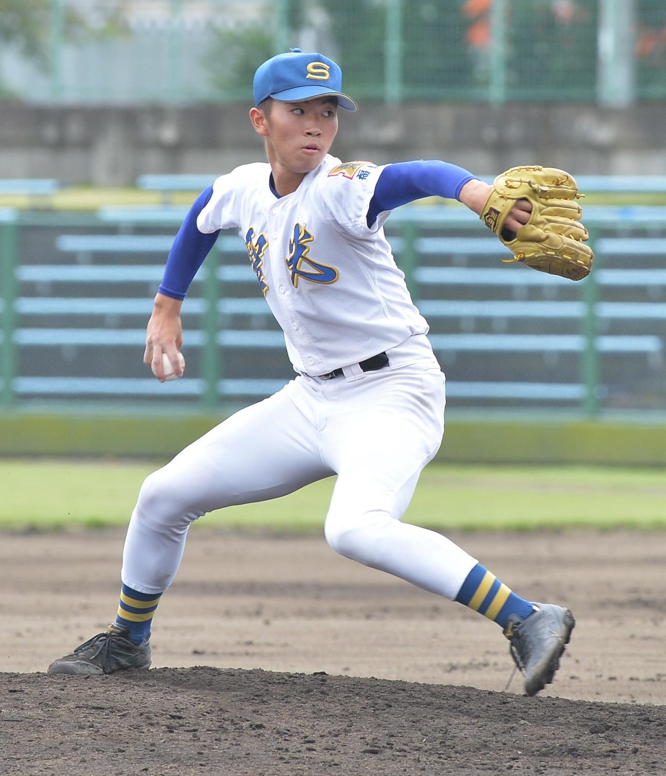 学法福島対聖光学院　先発した聖光学院・佐山（撮影・佐藤究）