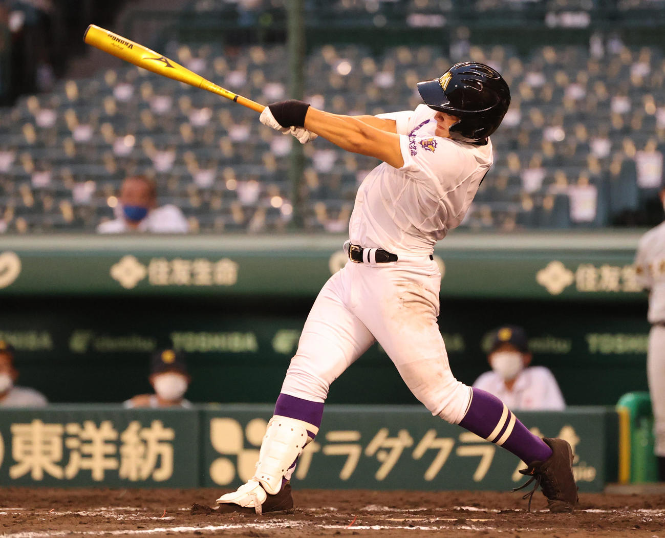 甲子園で本塁打を放つ愛工大名電・田村（8月11日撮影）