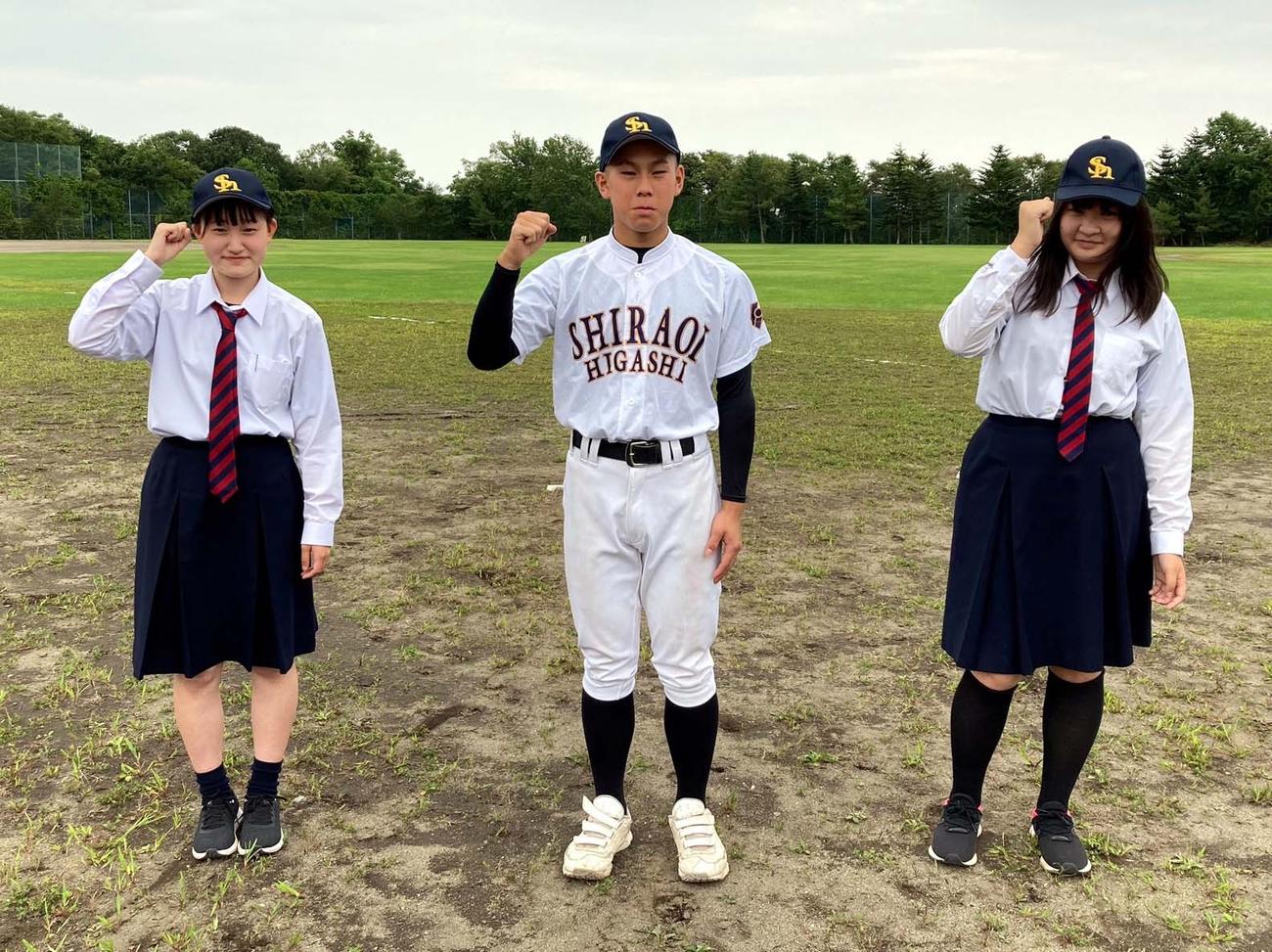 白老東の（左から）高橋マネジャー、鎌田、作井マネジャー（白老東提供）
