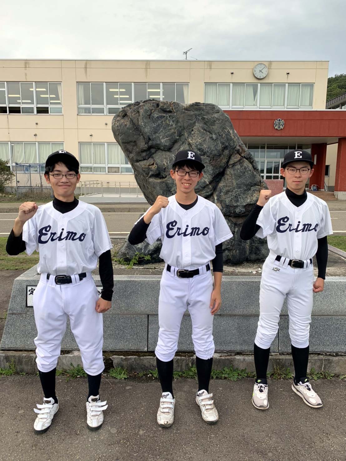 えりもの（左から）角鹿、村田大、村田光（えりも提供）