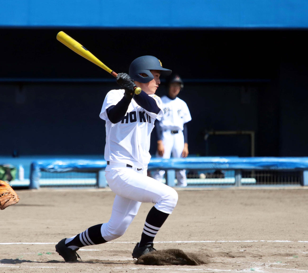 打撃でも3安打2打点と気を吐いた北海・長内（撮影・永野高輔）