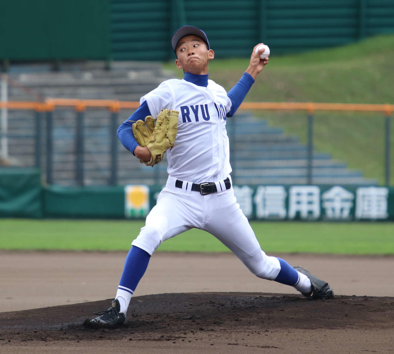 札幌龍谷学園対札幌東　8回無失点と好投した札幌龍谷学園の三瓶（撮影・山崎純一）