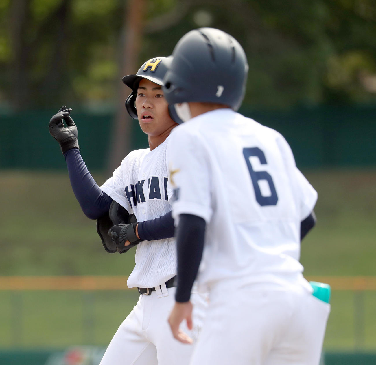 北海対石狩南　2回裏北海1死満塁、小原は先制となる左前適時打を放つ（撮影・佐藤翔太）