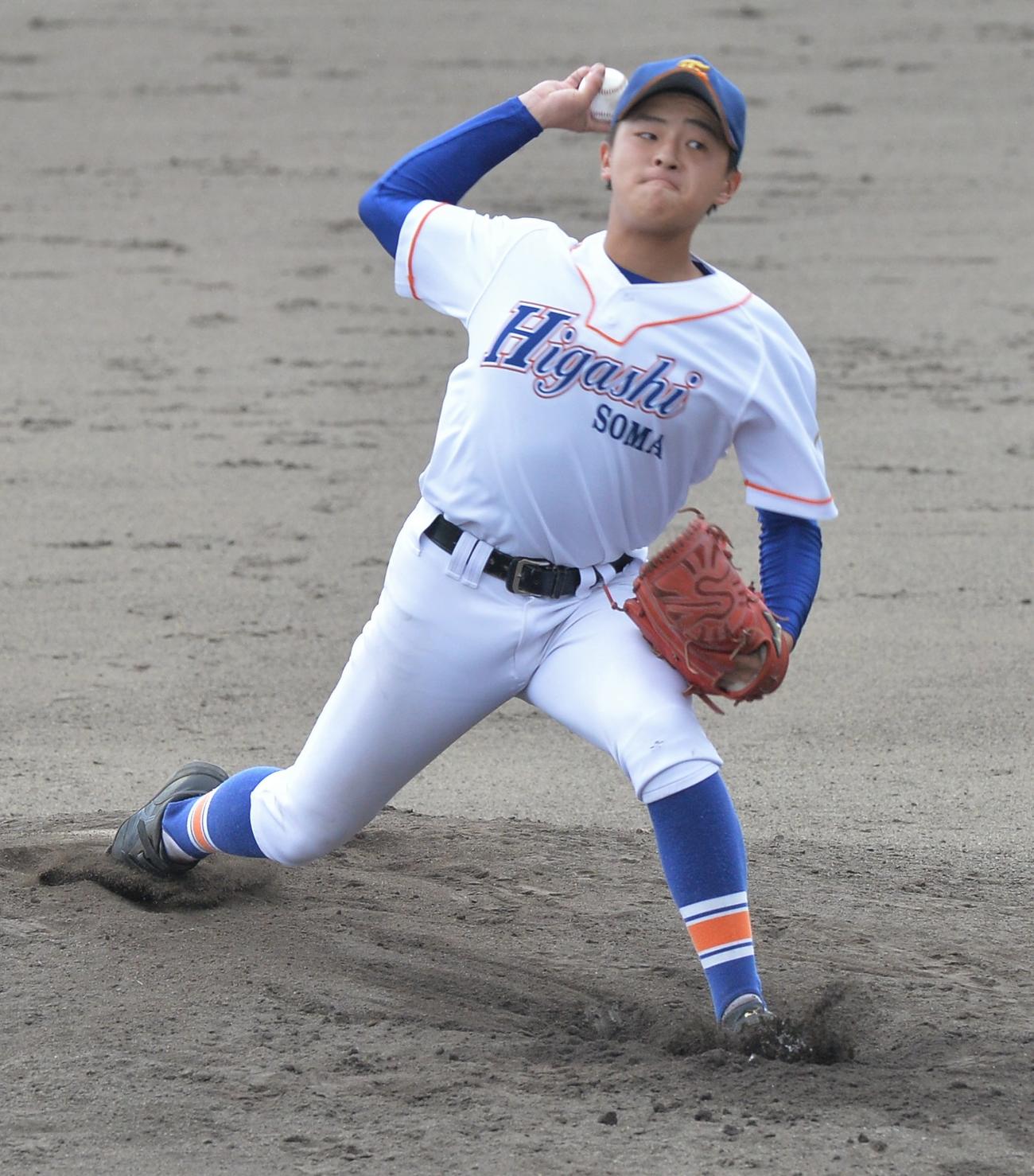 笠松先輩のグラブを手に、速球を投げ込む相馬東・椎谷