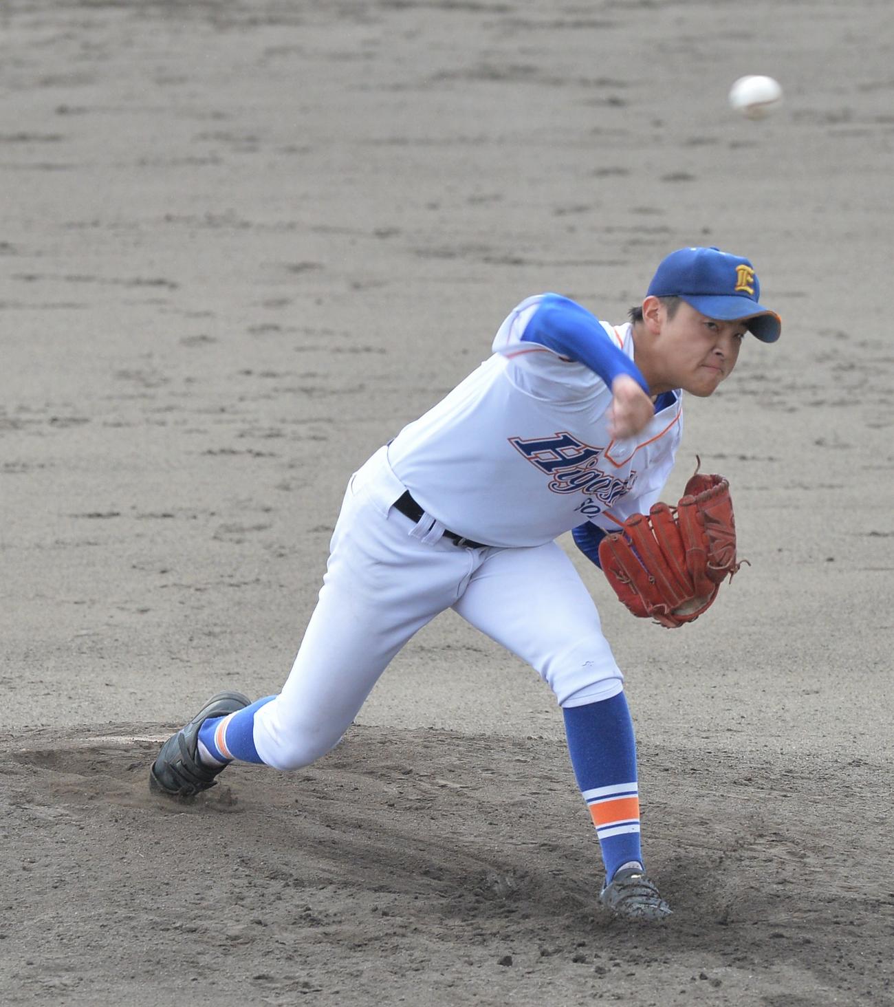 相馬東対相馬　2番手で登板した相馬東・椎谷　（撮影・佐藤究）