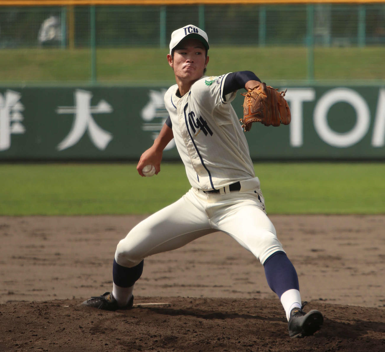 完投した苫小牧中央の斉藤優（撮影・山崎純一）