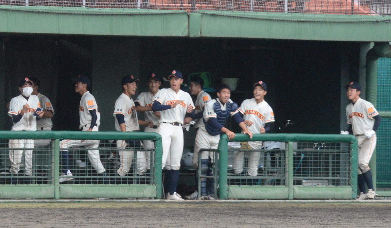 8回の猛攻に湧き上がる学法福島ベンチ