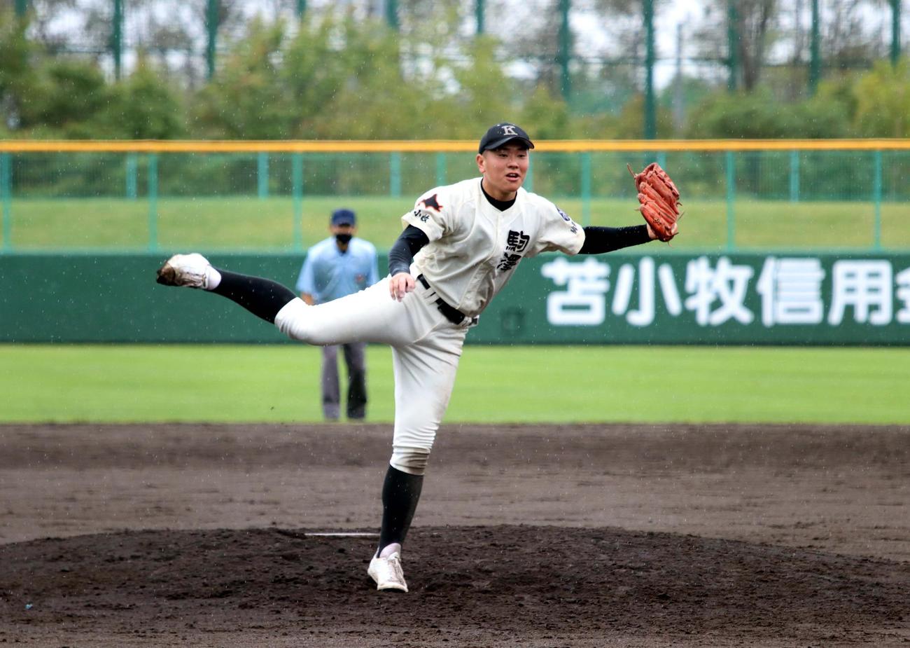 駒大苫小牧対室蘭栄　11奪三振で公式戦初完投した駒大苫小牧の伊藤（撮影・永野高輔）