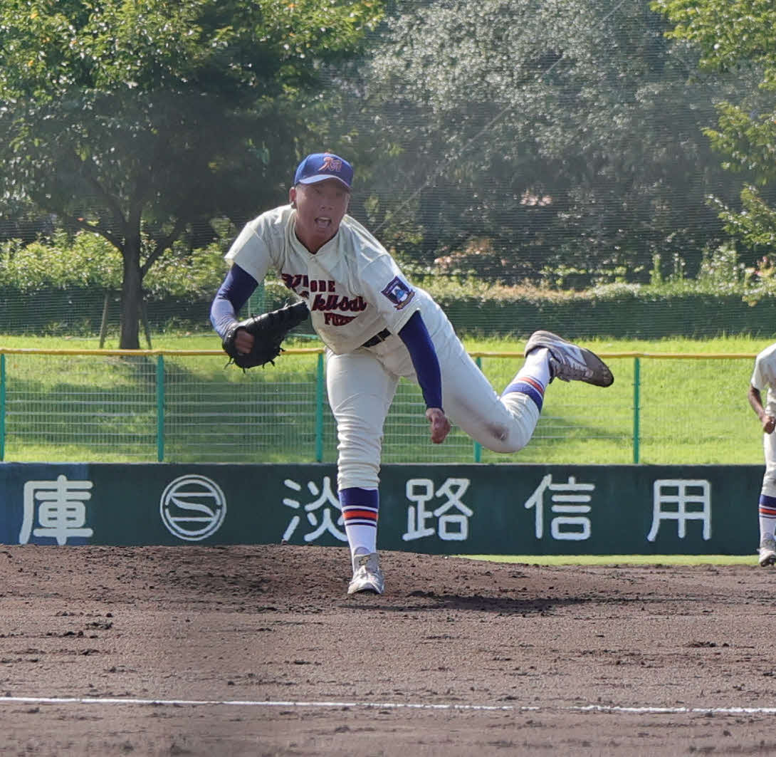 先発した神戸国際大付・楠本晴紀投手（撮影・三宅ひとみ）