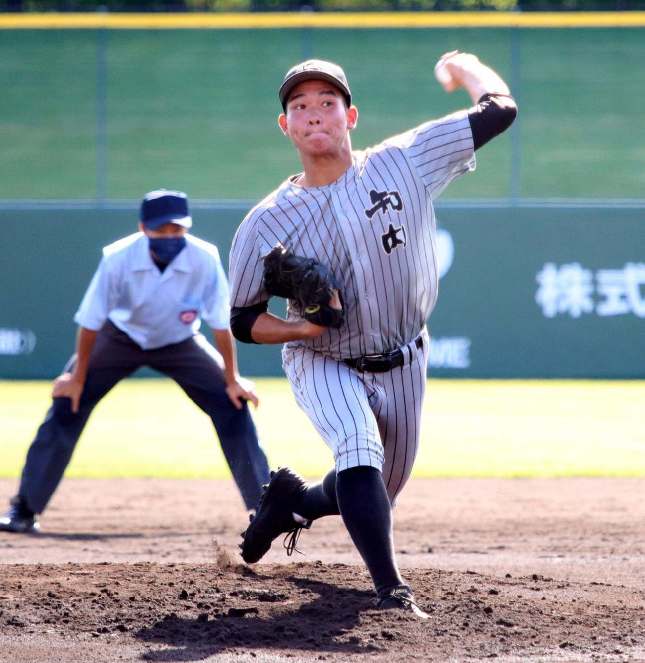 函館大柏稜対知内　6回1失点と好投したの知内先発の坂本（撮影・永野高輔）