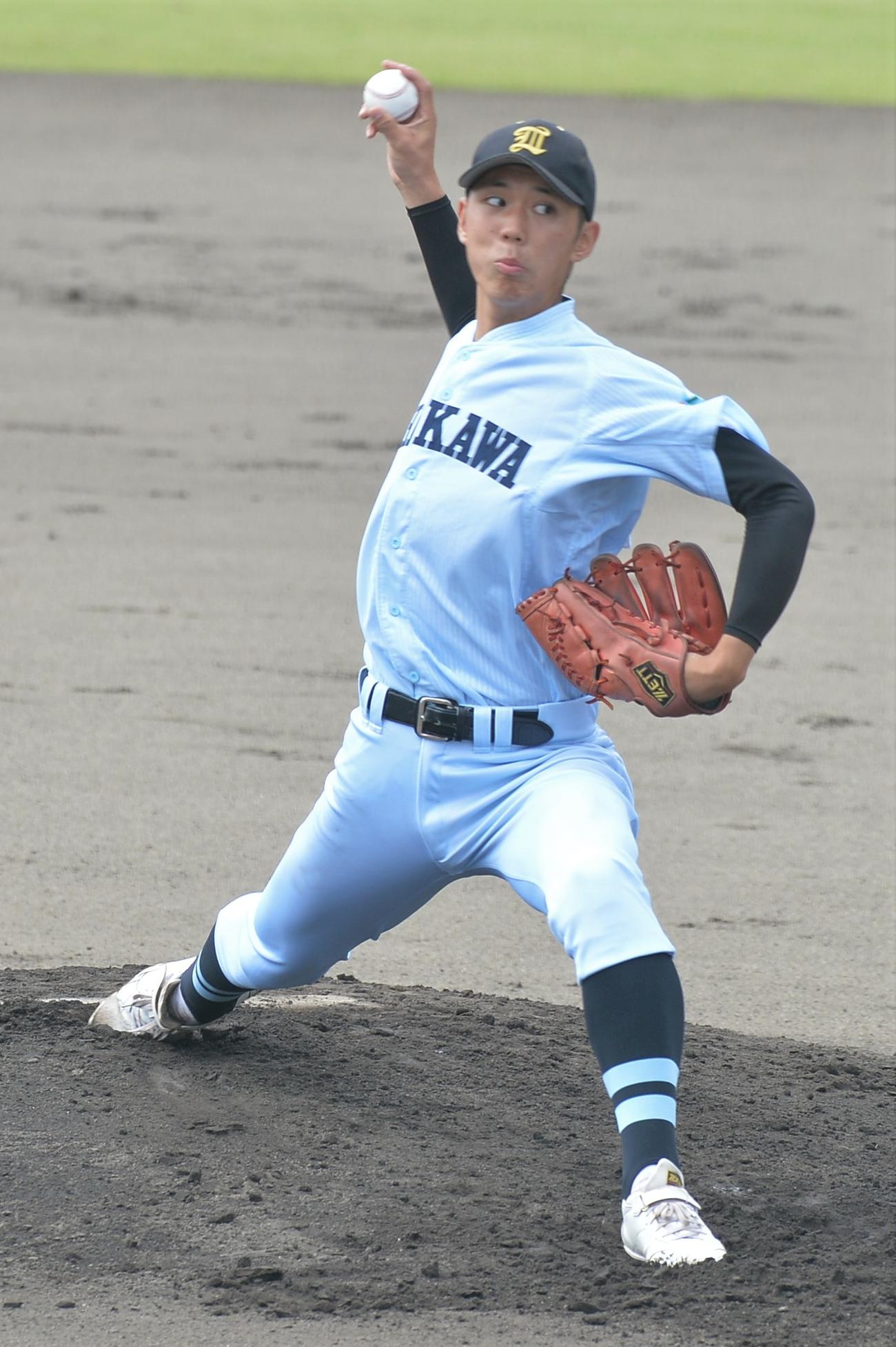 先発した学法石川・遠藤（撮影・佐藤究）