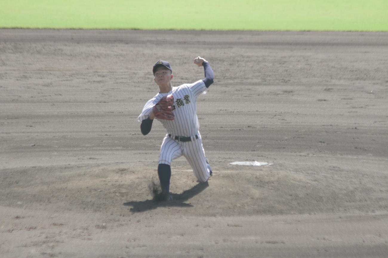 明石商の先発常深颯太投手は東洋大姫路戦で力投した