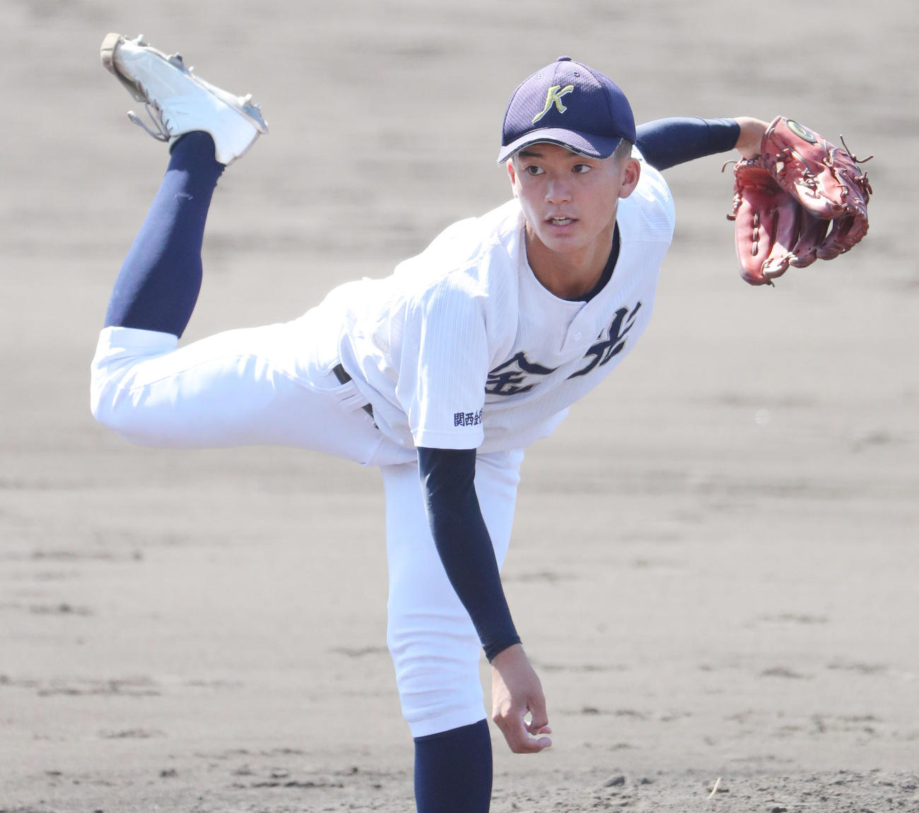 金光大阪対星翔　力投する金光大阪・古川投手（撮影・清水貴仁）