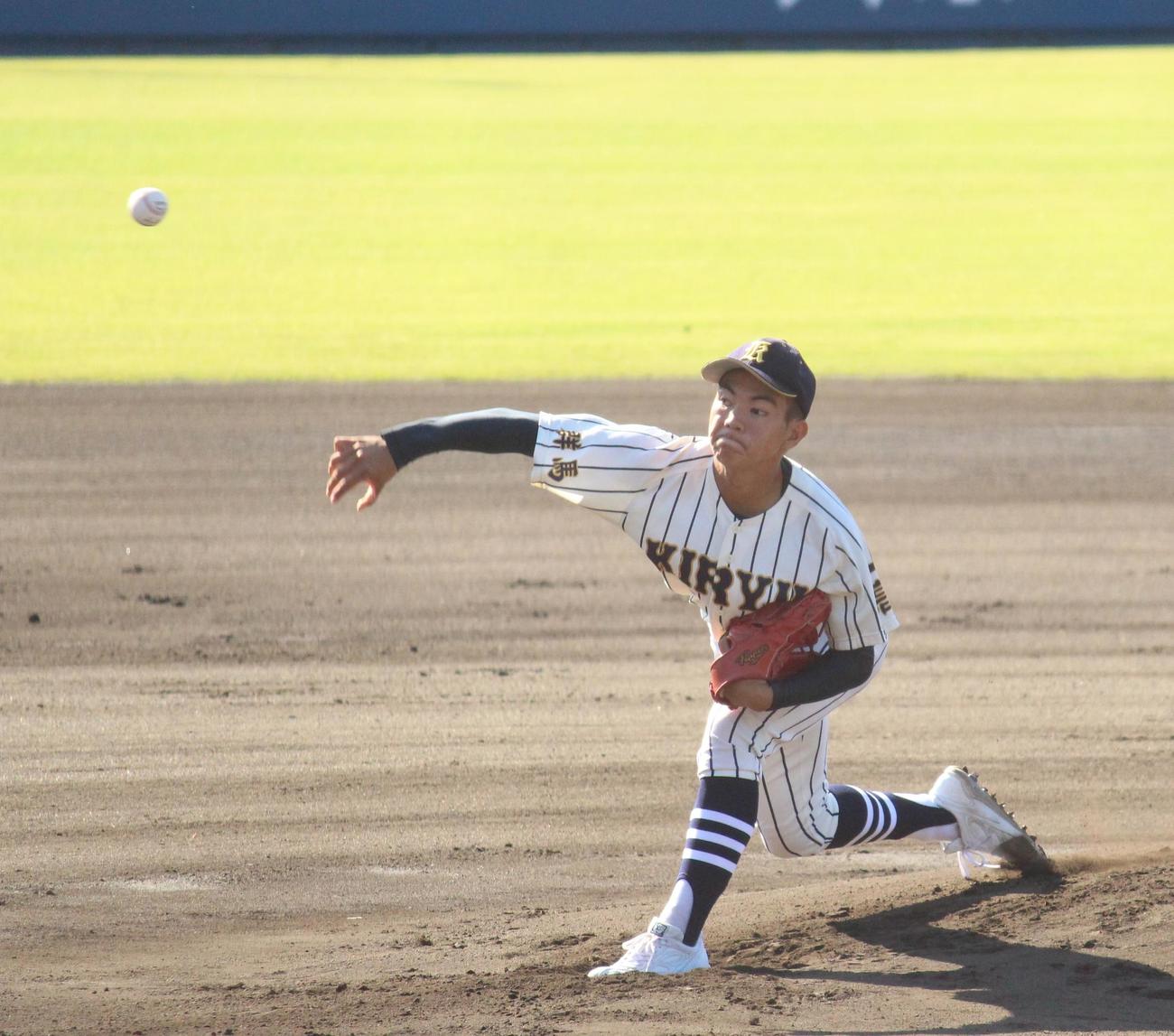 最速145キロ右腕の桐生第一（群馬）北村流音投手＝2021年10月2日