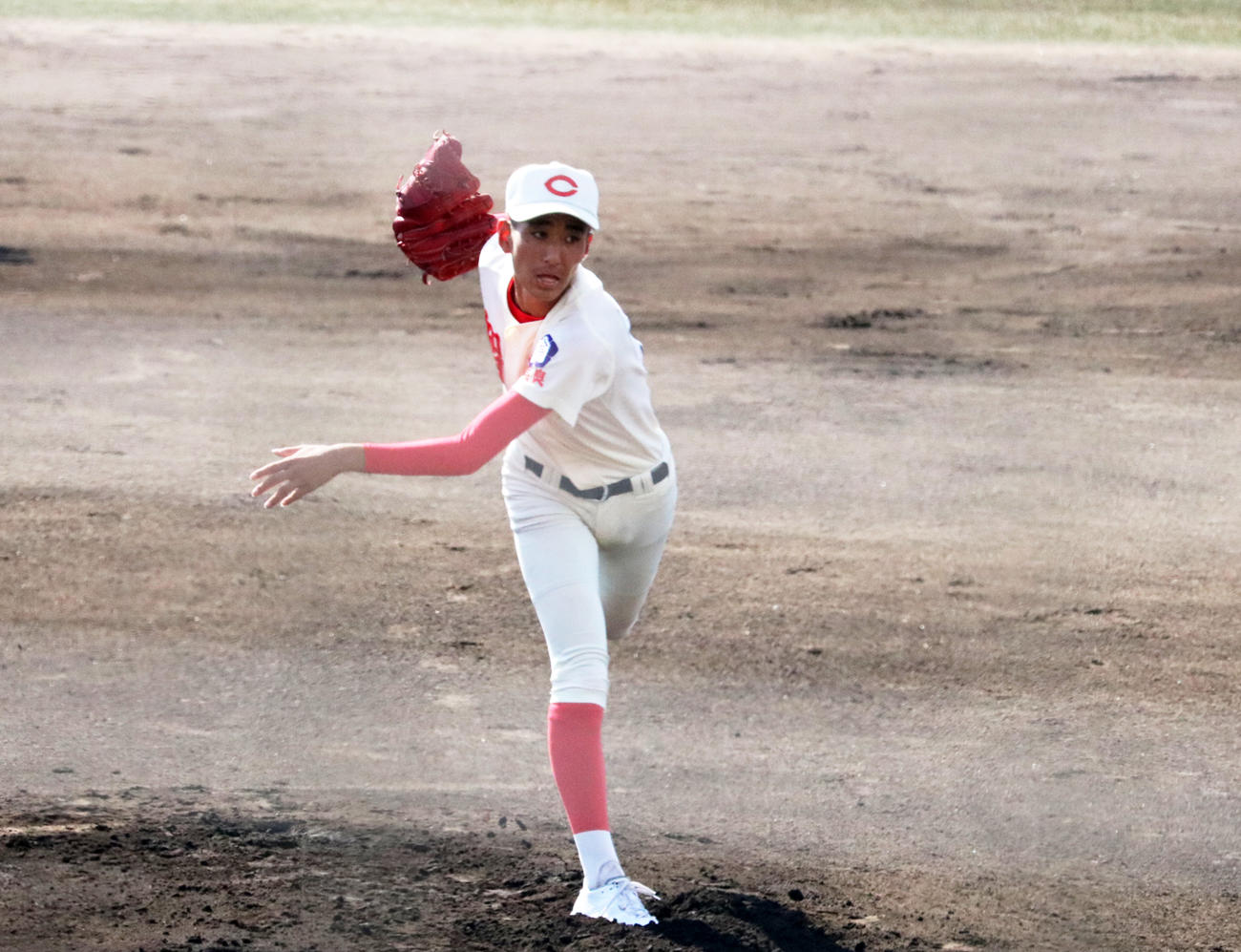 先発し6回1失点と好投した智弁学園・藤本竣介）（撮影・林亮佑）