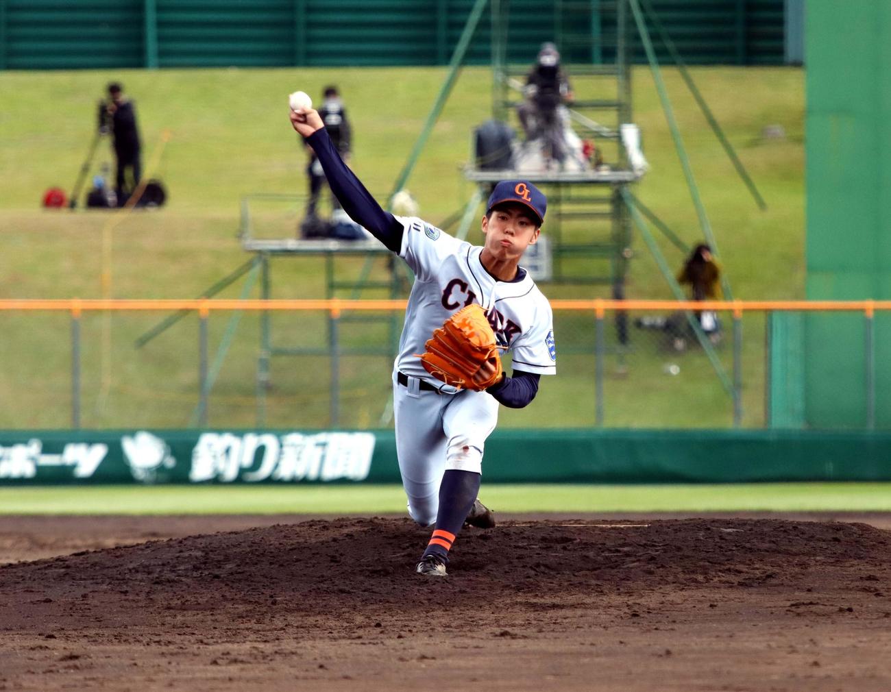 クラーク対東海大札幌　公式戦初先発で11三振を奪い完投したクラークの辻田（撮影・永野高輔）