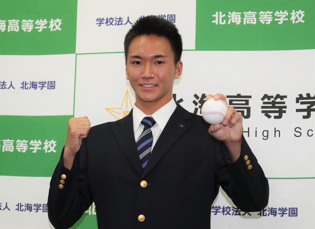 ソフトバンクから3位指名され意気込む北海の木村（撮影・黒川智章）