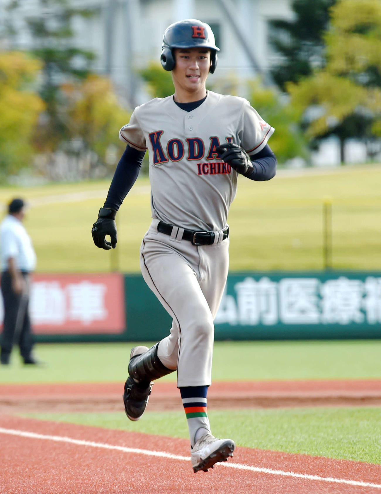 9回、本塁打を放った八戸工大一・葛西