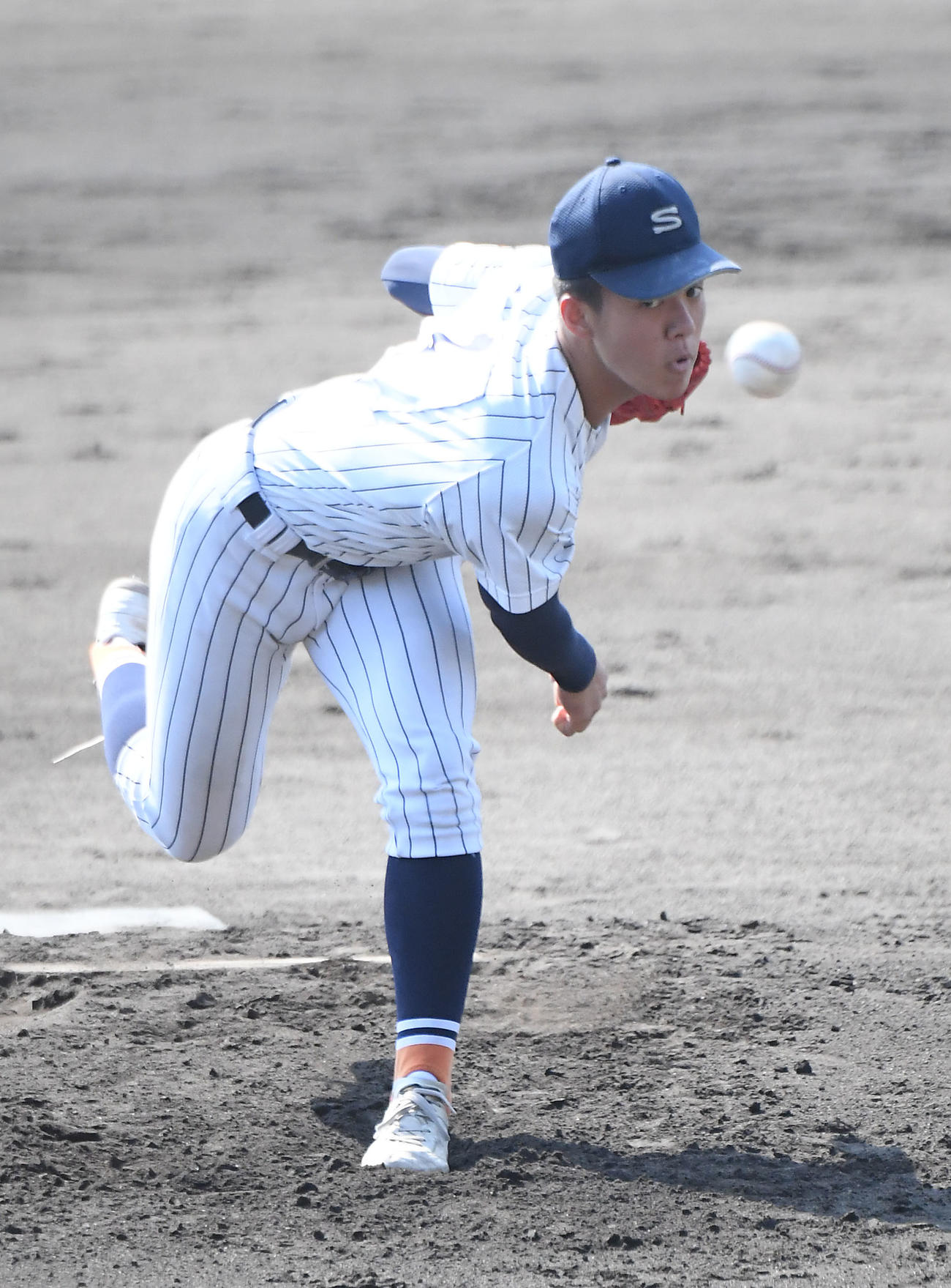 天理対滋賀学園　滋賀学園先発の服部弘太郎（撮影・滝沢美穂子）