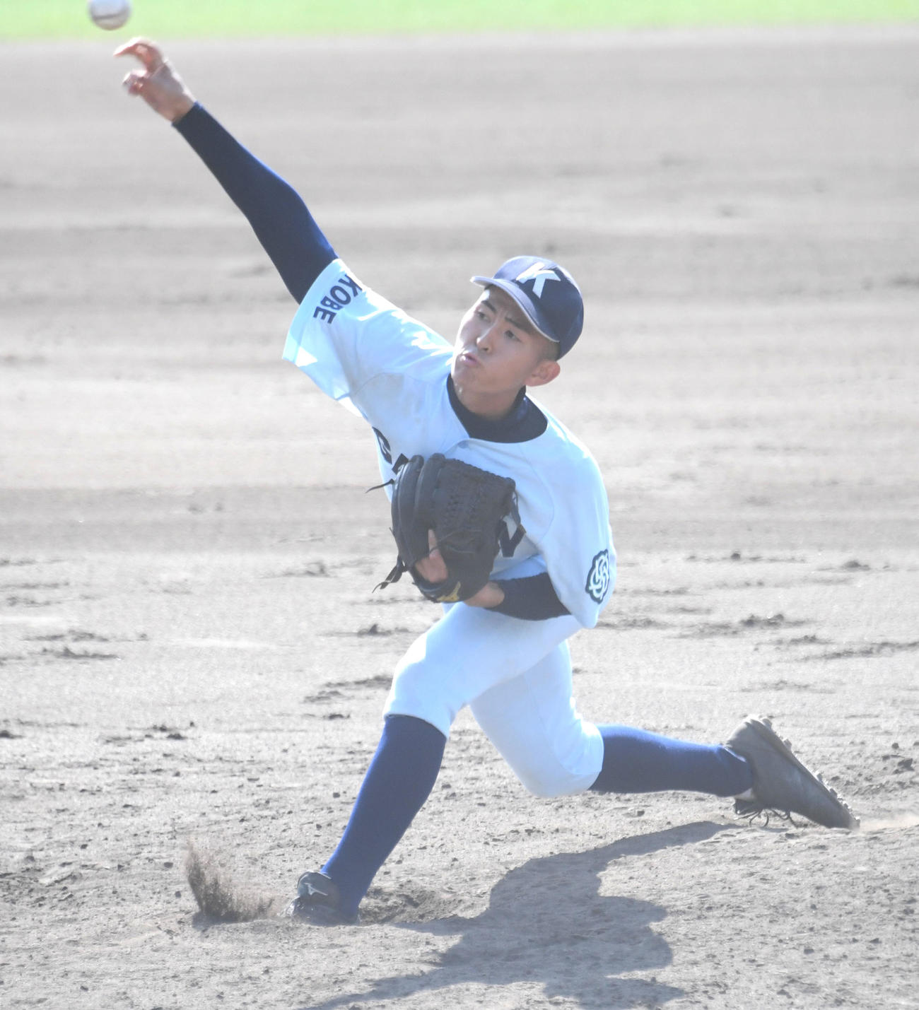 神戸学院大付対市和歌山　神戸学院大付2番手の沖津泰雅（撮影・滝沢美穂子）