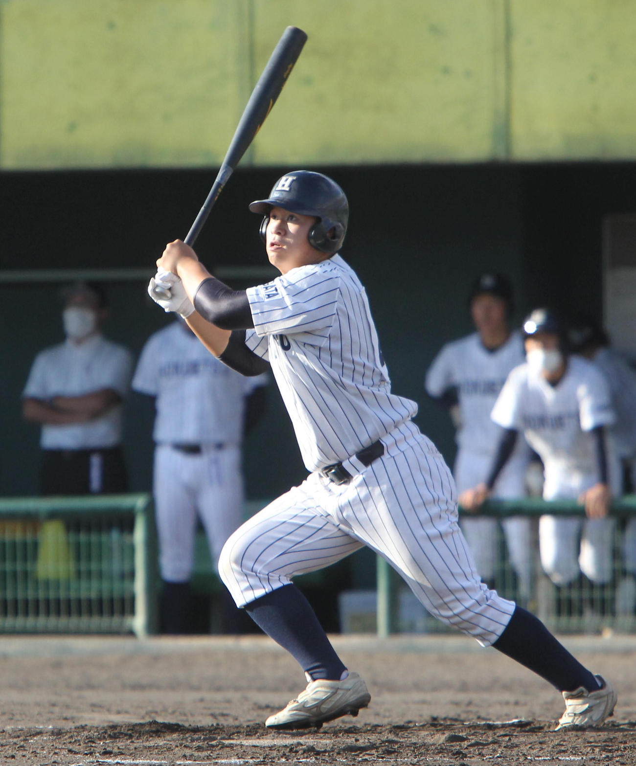 2回に同点の適時二塁打を放つ北越の8番柳沢