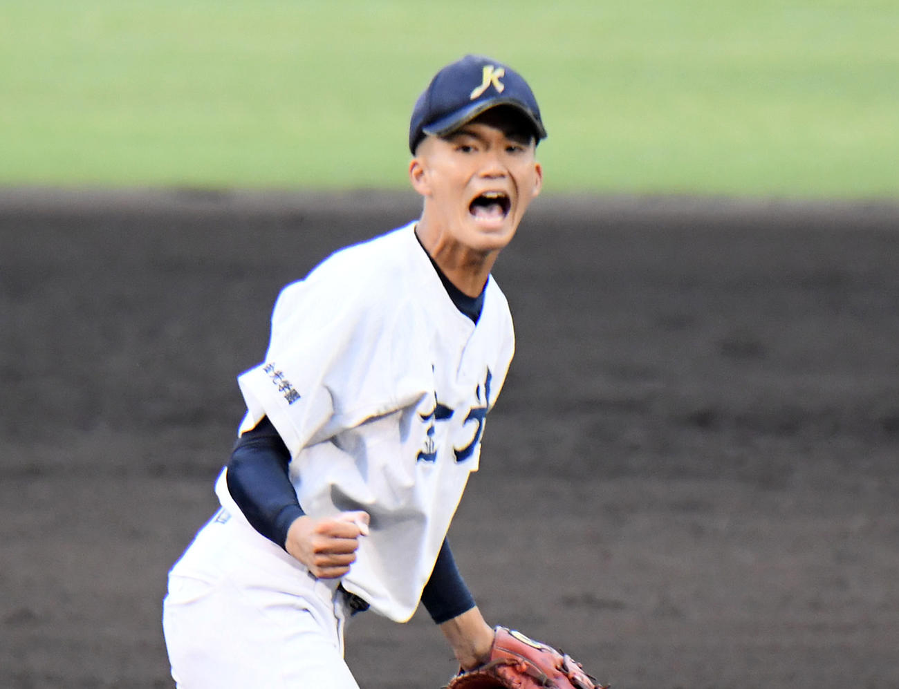 完封し雄たけびを上げる金光大阪・古川（撮影・滝沢美穂子）