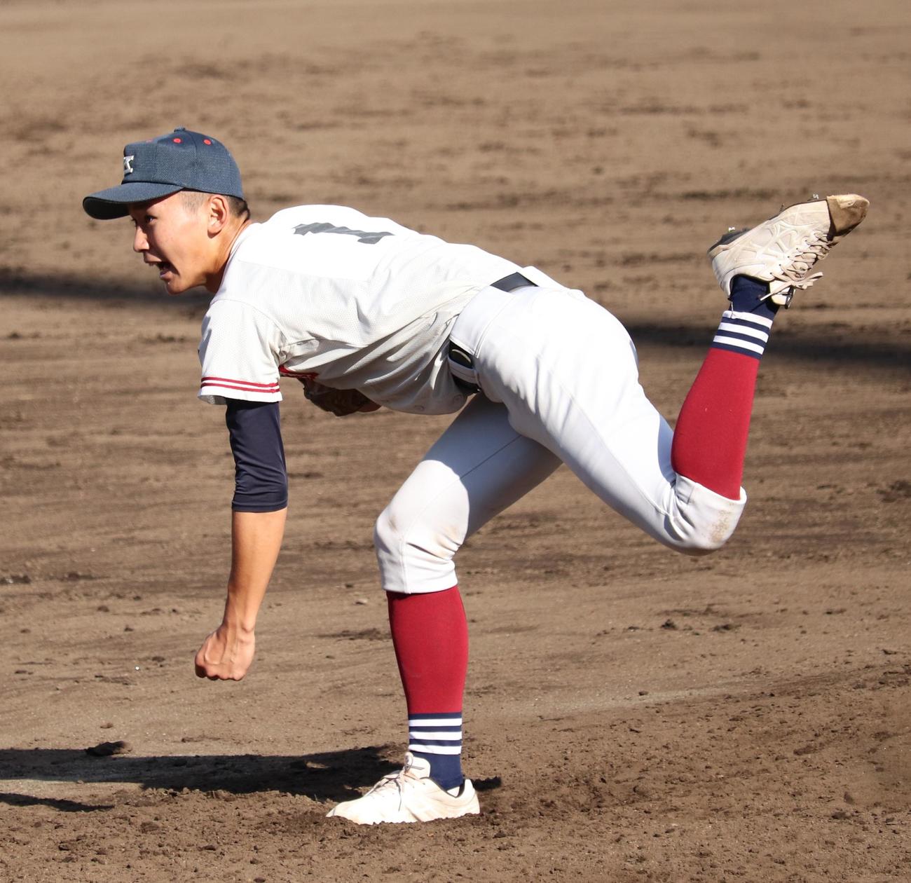 力投した駒場学園・佐藤夏月投手（撮影・阿部泰斉）