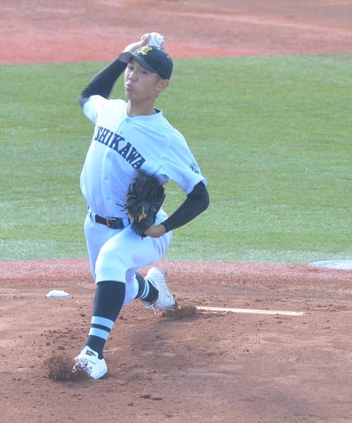 盛岡大付対学法石川 先発した学法石川・遠藤(撮影・佐藤究)
