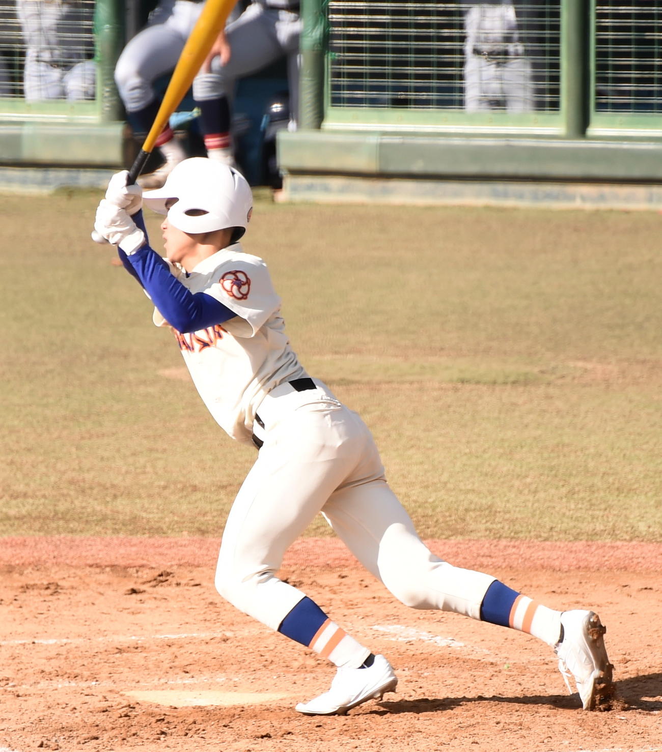 盛岡大付対仙台育英　3回表盛岡大付1死一塁、先制の右越え適時二塁打を放つ大里（撮影・山田愛斗）