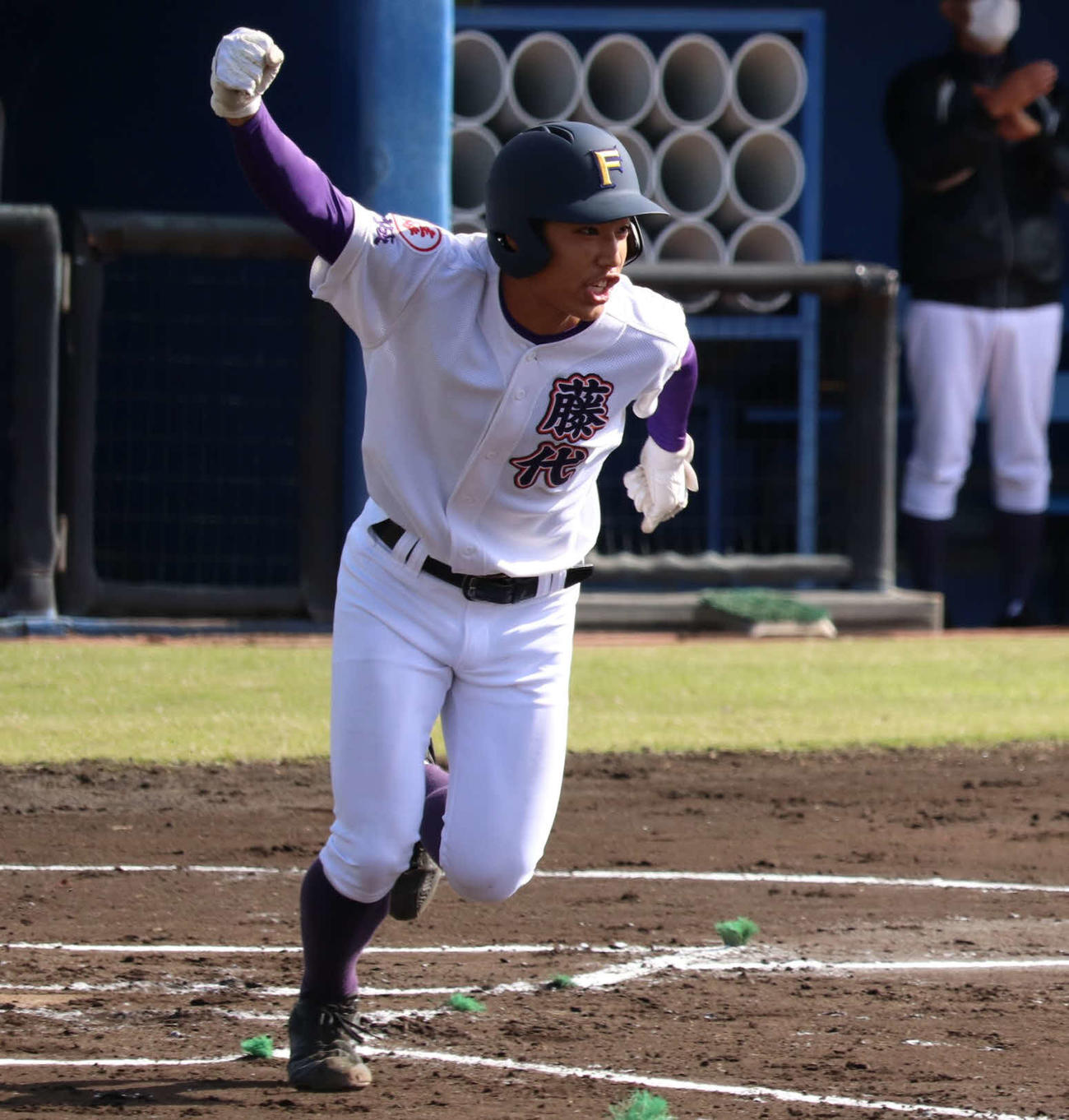 下妻一対藤代　1回表藤代1死二、三塁、先制の右前適時打を放つ園田嵩聡主将（撮影・阿部泰斉）