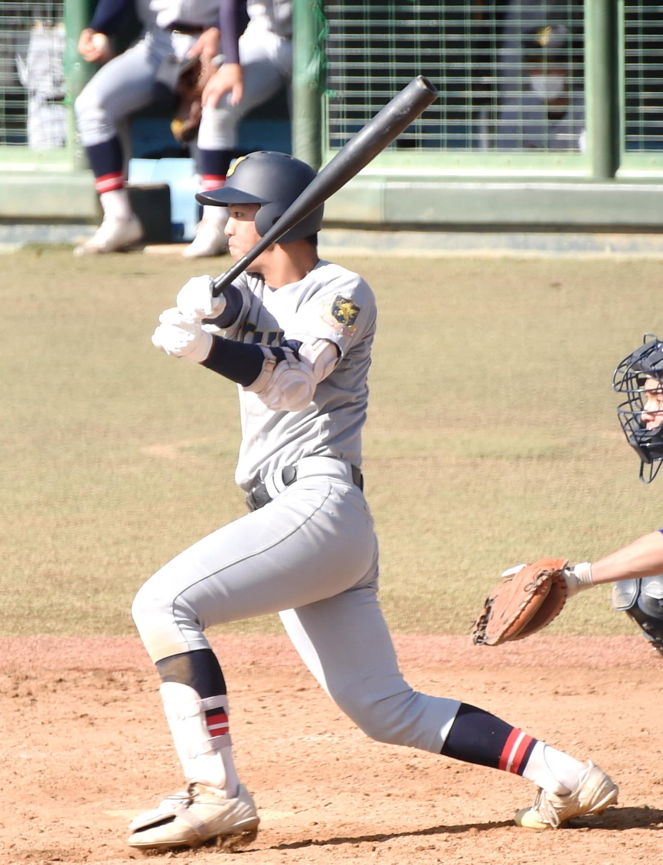 3回、勝ち越しの中前適時打を放つ仙台育英・岡田