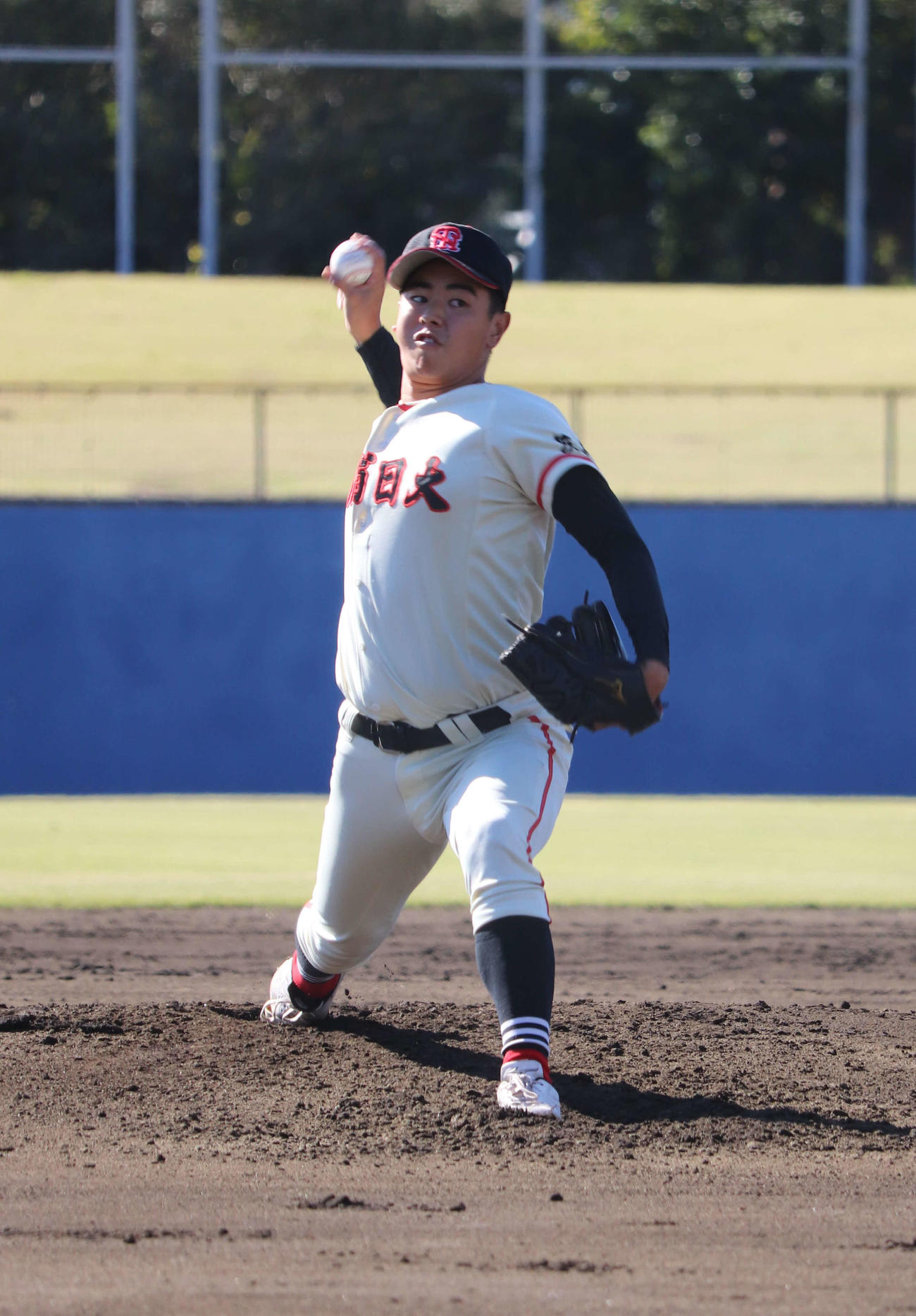 2安打無失点で5回コールドで試合を締めた、土浦日大・先発の山田（撮影・保坂淑子）