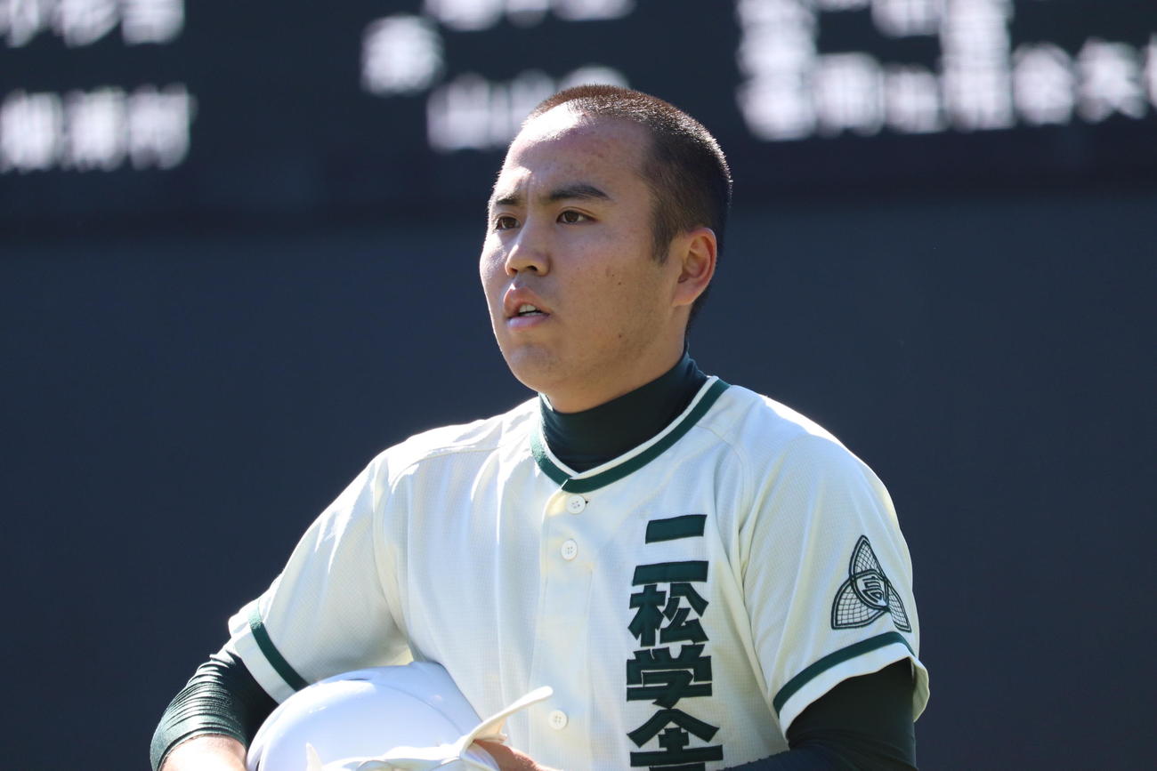 二松学舎大付対安田学園　9回完投3失点の投球をみせた、二松学舎大付・布施東海投手（撮影・阿部泰斉）