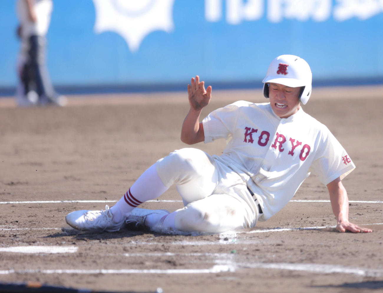 拓大紅陵対山梨学院　2回表拓大紅陵2死二塁、黒田の先制適時二塁打で生還する四十住（撮影・河田真司）