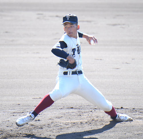 大阪桐蔭対天理　大阪桐蔭先発の前田悠伍（撮影・滝沢美穂子）