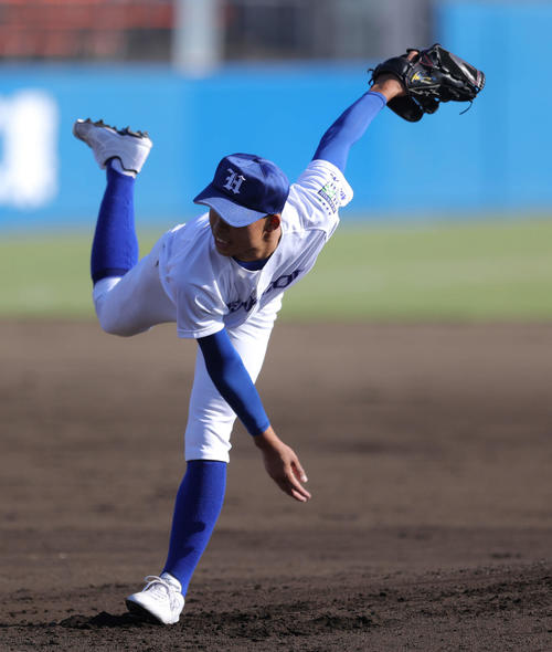 白鴎大足利対藤代　先発で力投する白鴎大足利・斎藤（撮影・河田真司）