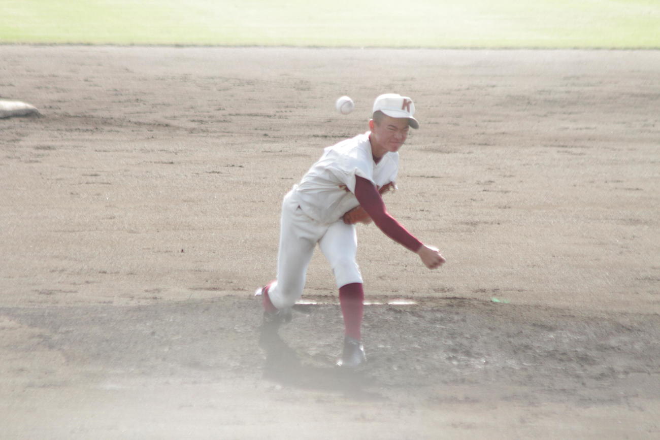 高知の先発山下圭太内野手が序盤から丁寧な投球で力投した
