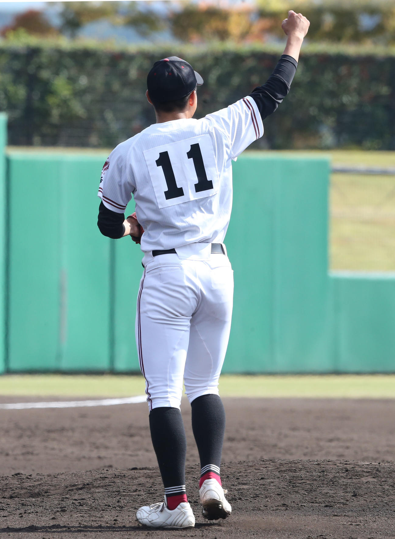 広島商対広陵　勝利の瞬間にガッツポーズをする岡山勇人（撮影・屋方直哉）