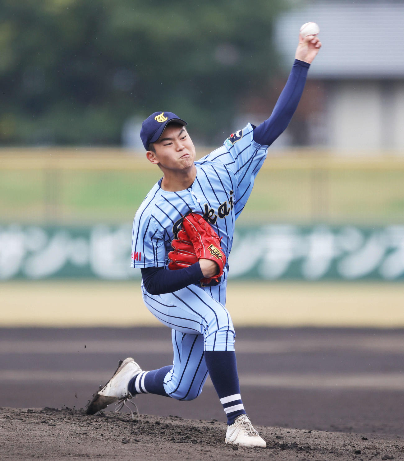 花咲徳栄対東海大相模　先発で力投する東海大相模・武井（撮影・河田真司）