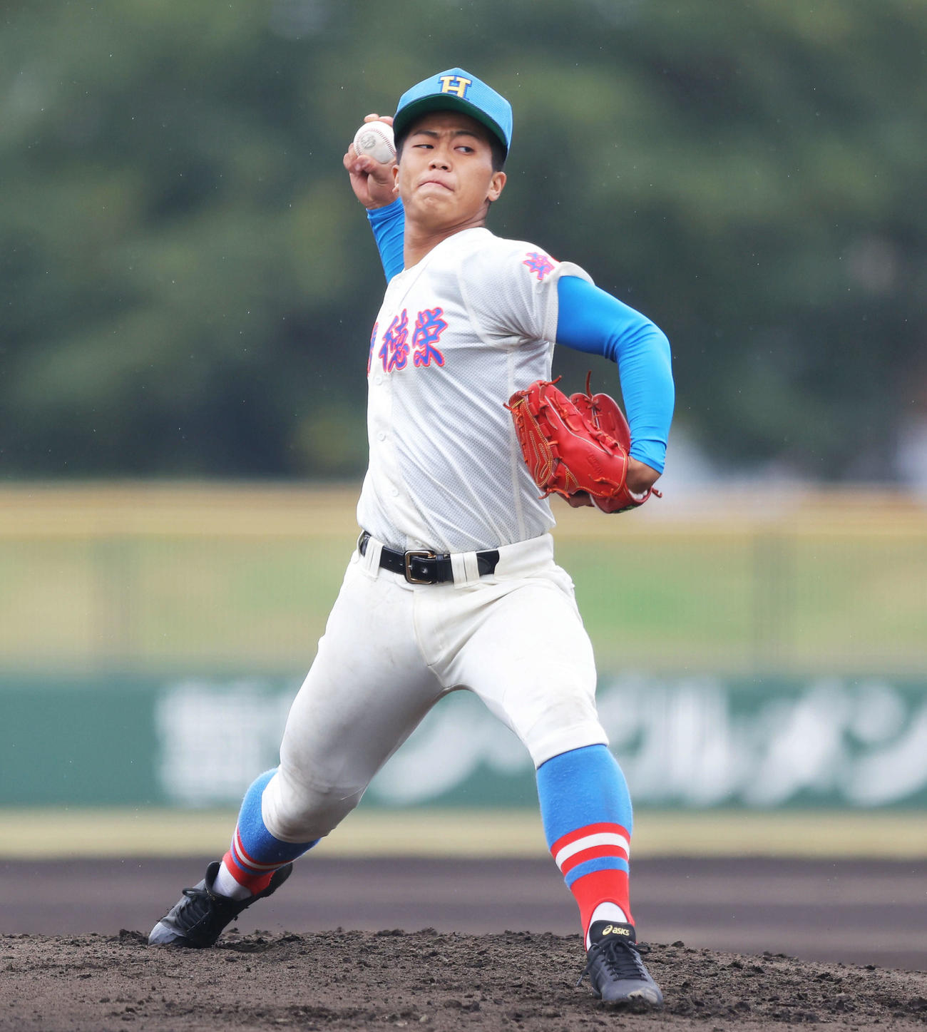 花咲徳栄対東海大相模　先発で力投する花咲徳栄・金子（撮影・河田真司）