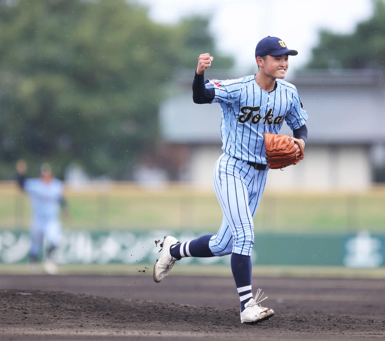 花咲徳栄に勝利し、笑顔でガッツポーズする東海大相模・庄司（撮影・河田真司）