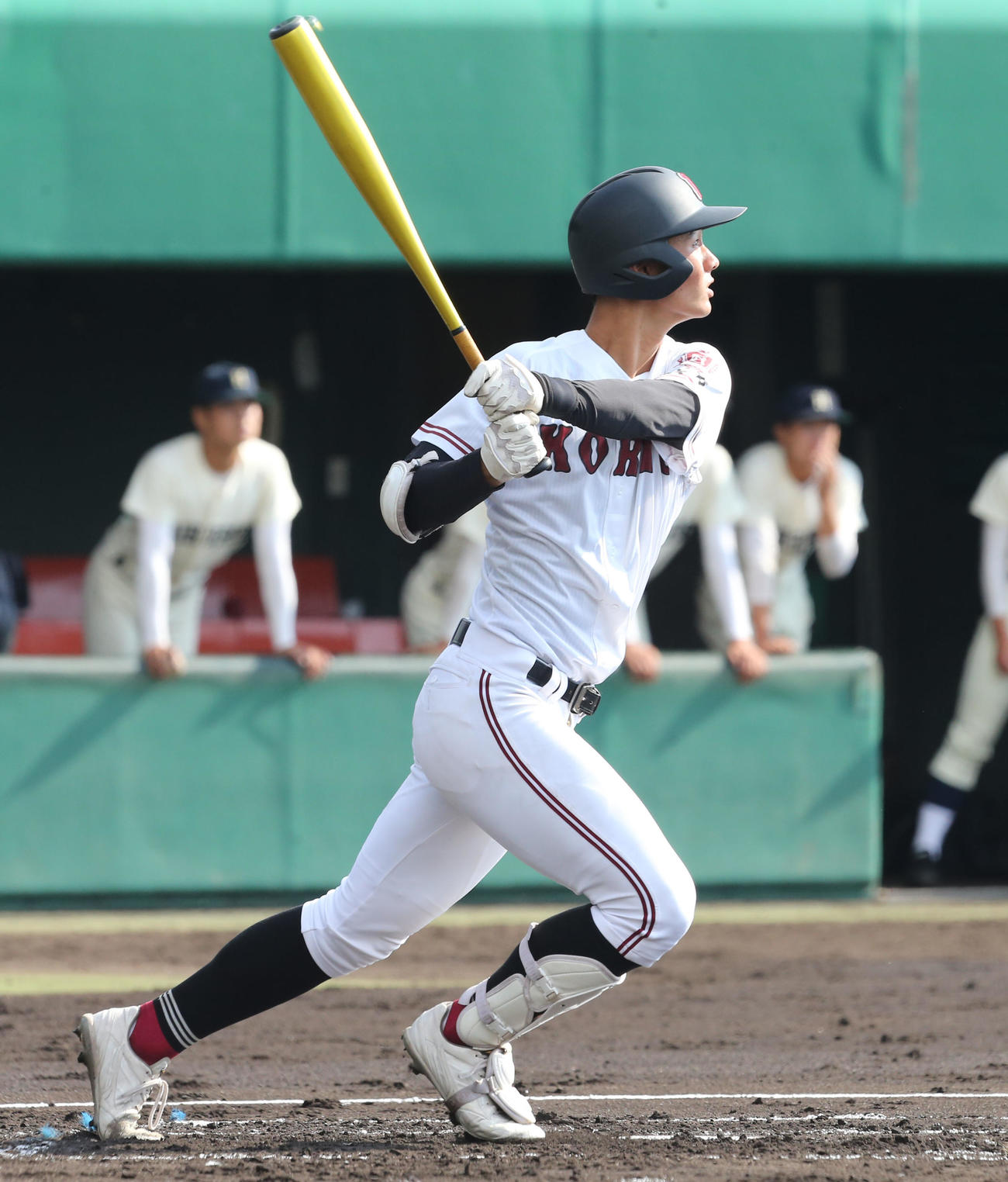 広島商対広陵　1回裏広陵1死一塁、内海は先制の中越え2点本塁打を放つ（撮影・屋方直哉）