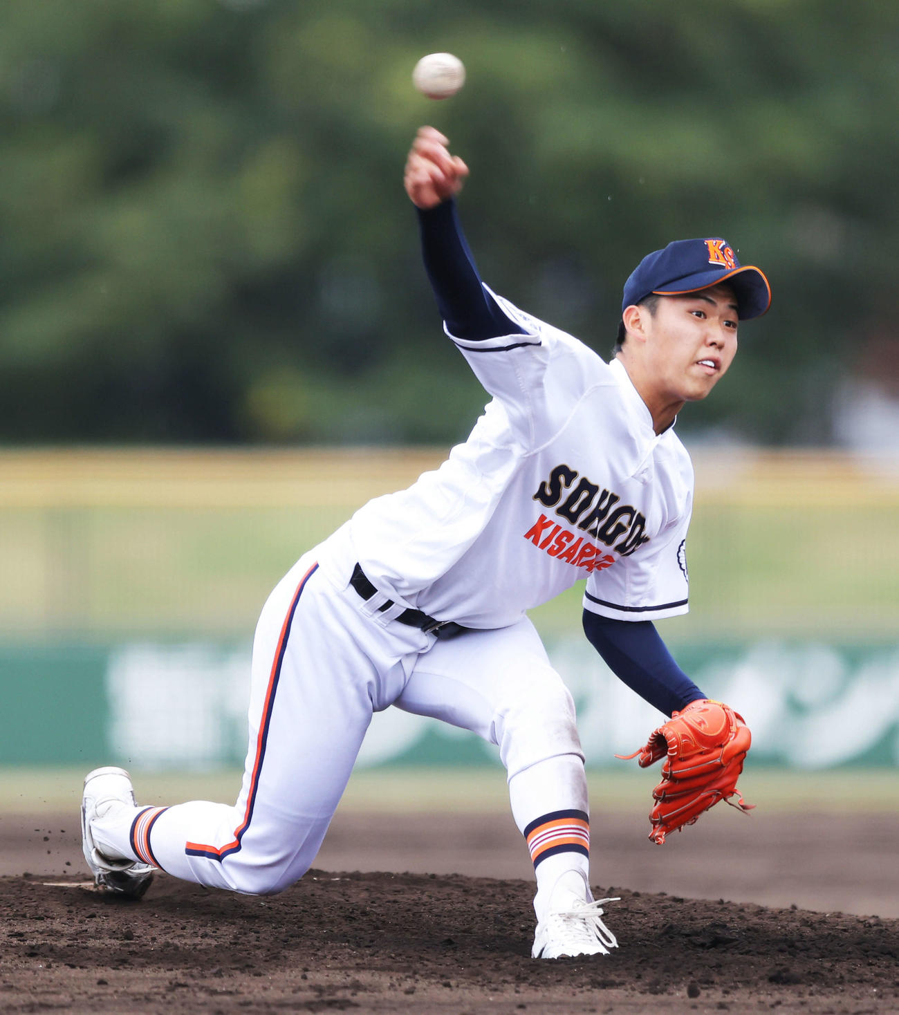 帝京三対木更津総合　5回表、力投する木更津総合・越井（撮影・河田真司）