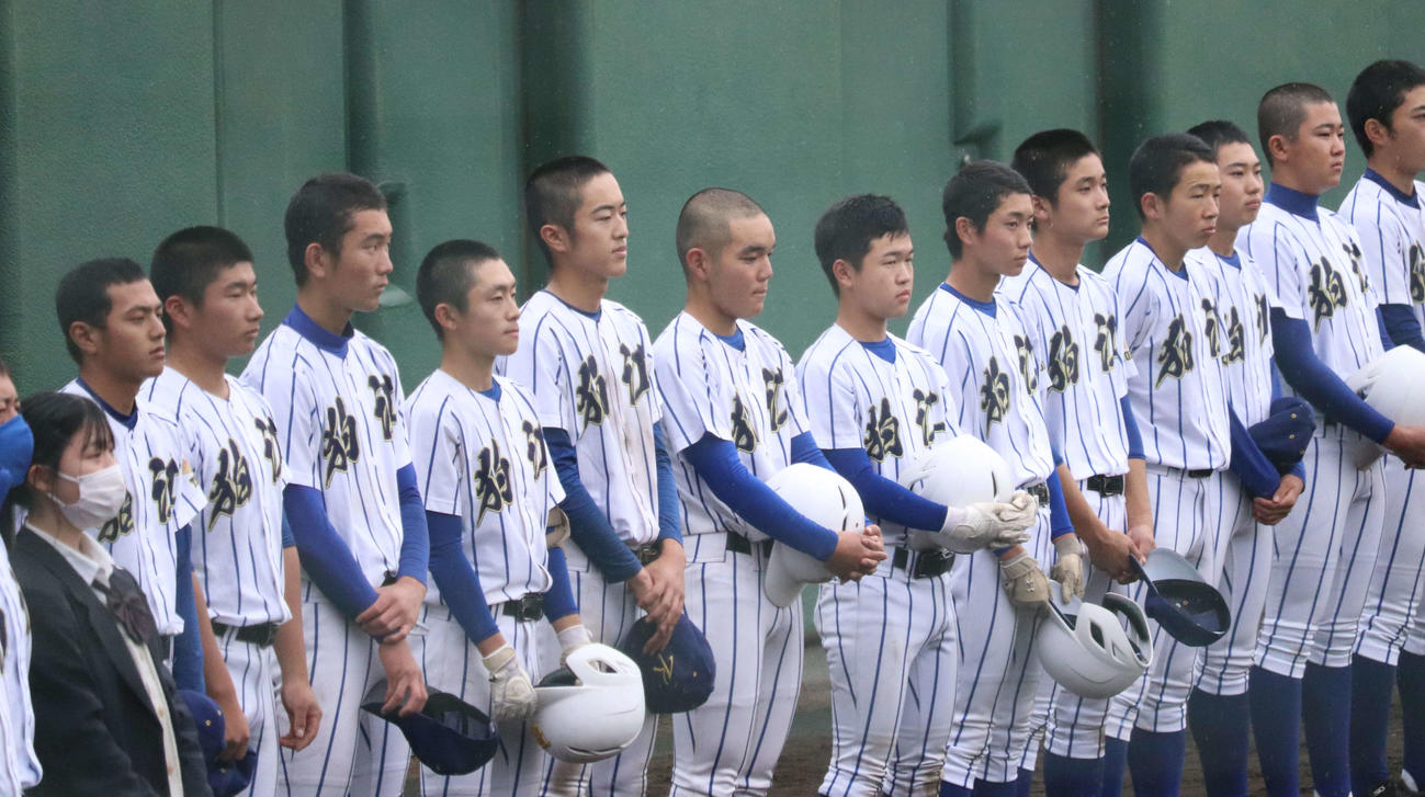 二松学舎大付対狛江　試合に敗れた狛江ナイン（撮影・阿部泰斉）